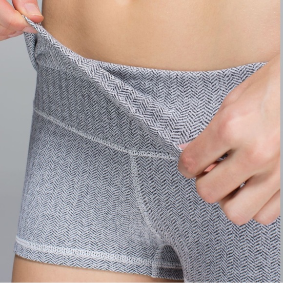 Lululemon athletica gray boogie shorts, without any tags, size 10 - Picture 3 of 16